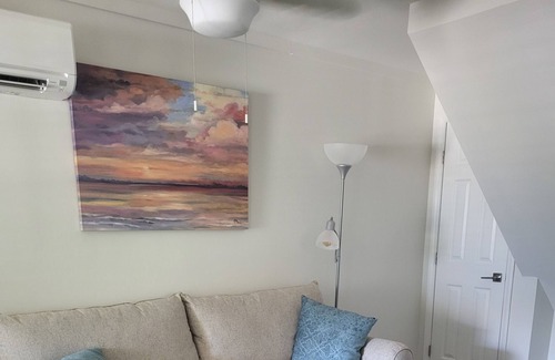 Duck Apartment | Secret garden retreat 3 minutes from beach!