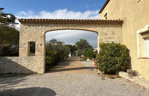 Frontignan Villa | Secret garden villa facing the sea