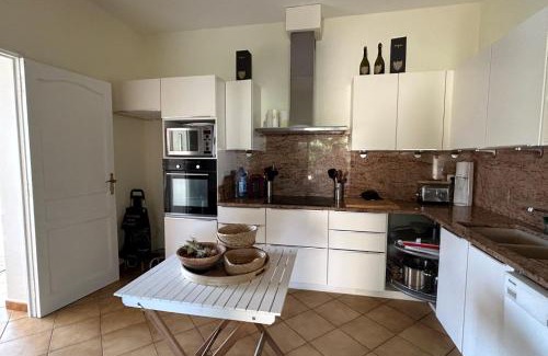 Frontignan Villa | Secret garden villa facing the sea