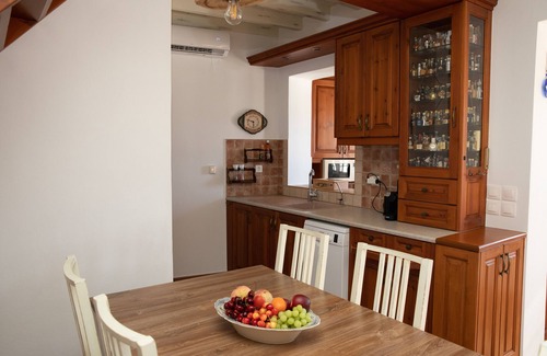 Leros House | Secret Heaven. Enjoy sun and magnificent view a few meters way from the Beach.