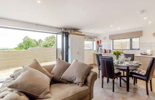 South Charlton Cottage | SECRET KINGDOM COTTAGE, family friendly, with a garden in Warkworth