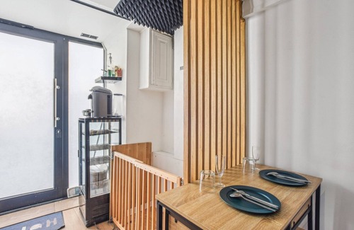 Quartier Sainte-Marguerite Apartment | Secret Love Room in Paris 11