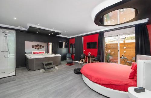Saint Michel Apartment | Secret Night