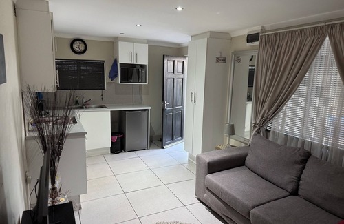 Edenvale Cottage | Secure cottage with Wi-fi+PLEX O.R. Tambo Airport