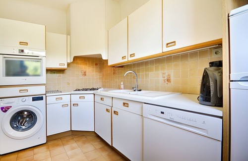 La Ciotat Villa | Secure heated swimming pool, air-conditioned apartment in villa 800 m from the sea