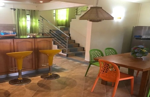 Blue Bay Villa | Secured quiet holiday stay - 2 mins walk to beach