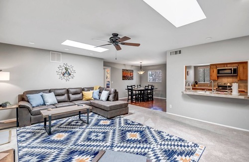 West Sedona House | Sedona Happy Trails Indoor Sunroom & Large Yard With Outdoor Dining & Firepit+Hot Tub+Pets OK!