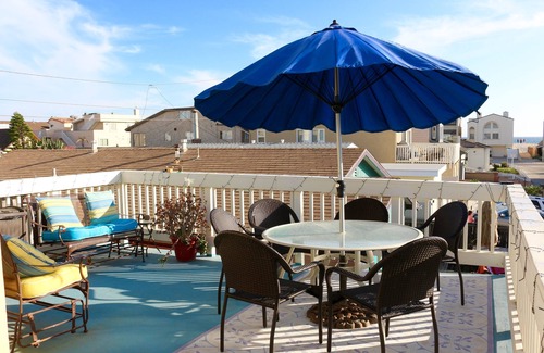 Silver Strand House | See and hear the ocean from this beautiful beach house steps from the beach.