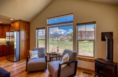 Pagosa Highlands House | See Fall's Changing Colors! Grey Rock Cottage: Hot Tub, Pet-Friendly, Mountain Views, Near Lake!