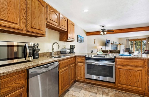 Wildernest Condo | See Fall’s Changing Colors! Relax with Mountain Views, Pool, Hot Tub, Sauna & Ski Resorts Nearby