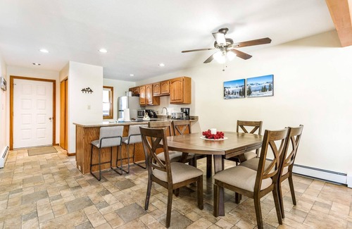 Wildernest Condo | See Fall’s Changing Colors! Relax with Mountain Views, Pool, Hot Tub, Sauna & Ski Resorts Nearby