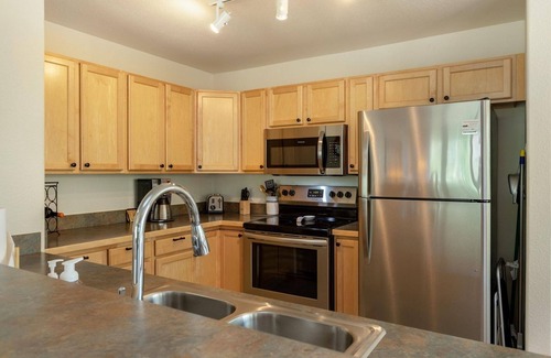 Wildernest Condo | See Fall’s Colors at Cozy Watch Hill Lodge: Mountain Views, Shared Hot Tub & Ski Resort Access!