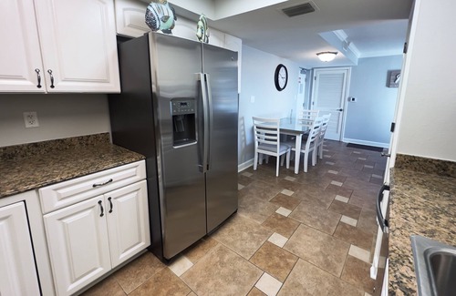 Pensacola Beach Condo | See our reviews! Beach front! Beach chairs and umbrella included March-Oct 31st