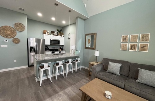 Corpus Christi Condo | See Spot Swim, See Spot Relax, See Spot's Sea Shack! We ❤️ Winter Texans