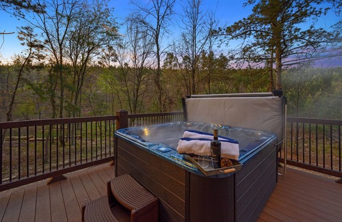 Broken Bow Cabin | See the awe-inspiring views of the Ouachita mountains from the stunning window wall