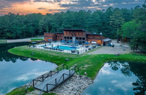 Broken Bow Cabin | See the awe-inspiring views of the Ouachita mountains from the stunning window wall