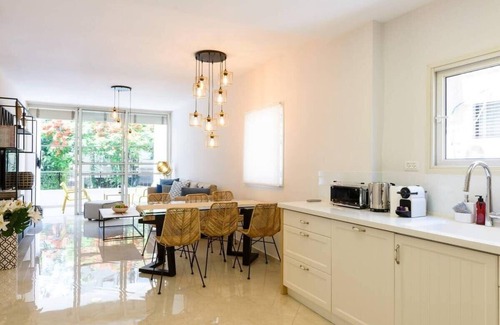 Tel Aviv City Center Apartment | Seeds of Gold by HolyGuest