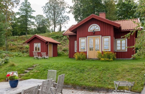 Vaxjo Municipality House | Seehaus right on the water at Skälsnäs estate on Lake Helga in Småland