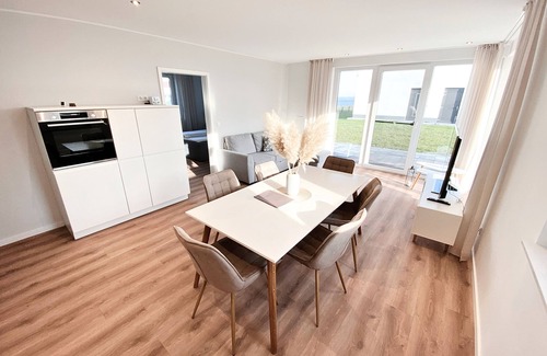 Schwerin Apartment | SEELIEBE apartment with terrace | lake view | parking lot