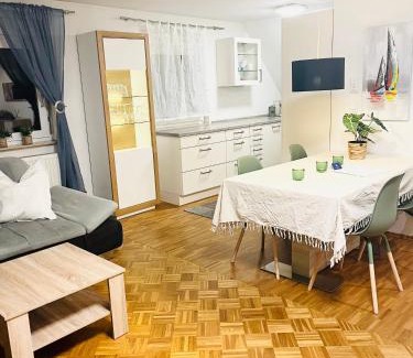 Lochbrucke Apartment | SEEMOMENTE Spieleland, Messe, Friedrichshafen 3 Zi mit Balkon, Parkplatz