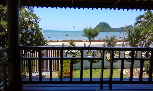 Prachuap Khiri Khan House | SeeSea Thai wooden house on beachfront