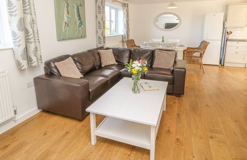 Newport Cottage | SEFTON, family friendly, with a garden in Newport, Isle Of Wight