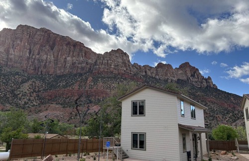 Zion National Park South Entrance Apartment | Sego Lily Cottage at Zion