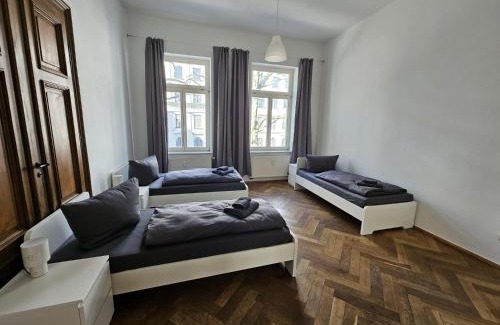 Mitte Apartment | Sehr große Unterkunft mit 6 Schlafzimmern, Küche, Bad und großem Wohnzimmer im Herzen von Leipzig