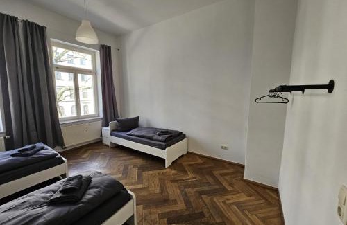 Mitte Apartment | Sehr große Unterkunft mit 6 Schlafzimmern, Küche, Bad und großem Wohnzimmer im Herzen von Leipzig