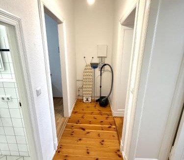 Schoeneberg Apartment | Sehr zentrale Wohnung für bis zu 6 Gäste - Nah gelegen zum Kurfürstendamm, Potsdamer Platz und Kreuzberg in 10 Minuten