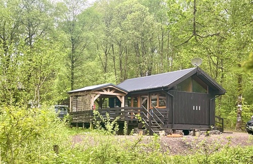 Taynuilt Ski Chalet | Seil Log Cabin - sleeps 5 guests in 2 bedrooms