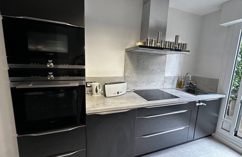 Chatou Apartment | Seine waterfront: 8min from La Défense, 15min from Paris and 20min from Stade de France