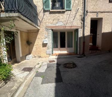 Besse-sur-Issole Apartment | Sejour