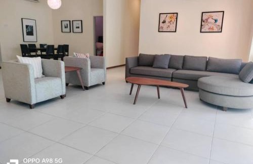 Sekinchan Bed & Breakfast | Sekinchan HighView Penthouse 15pax 5R5B 顶层公寓 看海 看稻田景