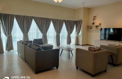 Sekinchan Bed & Breakfast | Sekinchan HighView Penthouse 15pax 5R5B 顶层公寓 看海 看稻田景