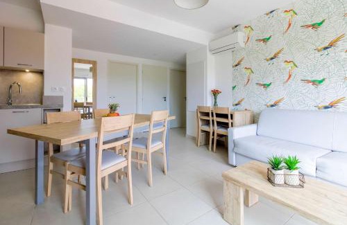 La Faviere Apartment | SELECT'soHOME - 3 pièces avec piscine proche de la plage de La Favière - POS36