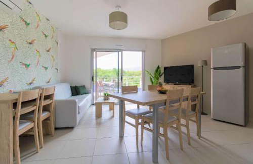 La Faviere Apartment | SELECT'soHOME - 3 pièces avec piscine proche de la plage de La Favière - POS36