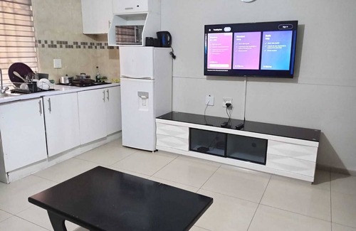Greater Johannesburg Metropolitan Area Apartment | Self Catering 1-bedroom apartment in wonderful Johannesburg South with WiFi, AC