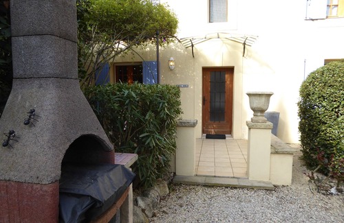 Rognonas Apartment | Self-Catering 2 Bedroom/2 Bathroom Apartment with AC in the Heart of Provence
