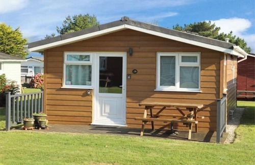 Padstow Ski Chalet | Self Catering Chalet. Sleeps 4. Set in 27 acres of parkland