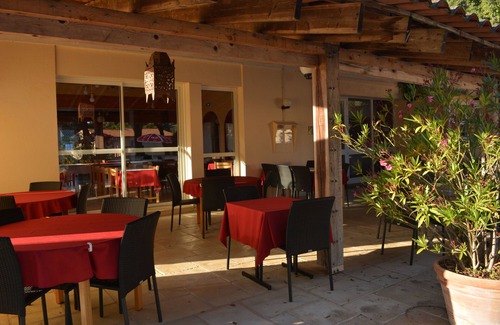 Saint-Savinien Resort | Self-catering cottage 4/6 PERS in a vacation village with swimming pool
