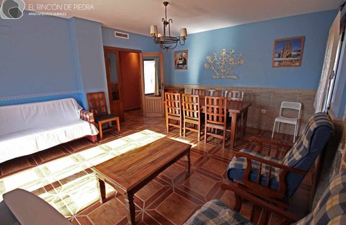 Enguidanos Apartment | Self catering El Rincon de Piedra for 6 people