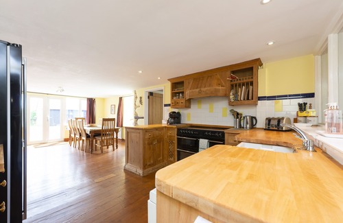 West Milton House | Self-Catering Farmhouse Cottage set in the Dorset Countryside (Pet Friendly)