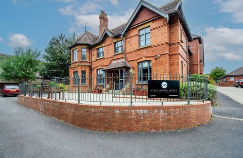 Yeovil Apartment | Self-Catering, Gym Access, Fast WiFi & Parking
