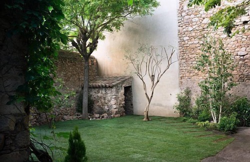 Vilanant Cottage | Self catering masia la capsa de Llum for 16 people