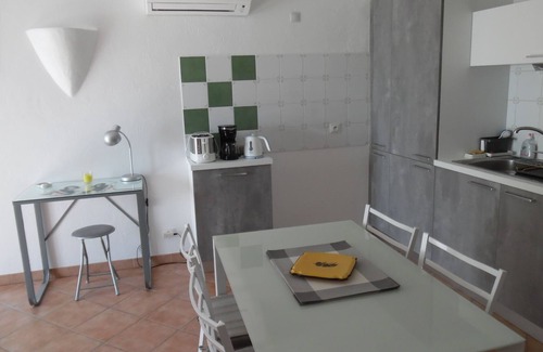Saint-Jeannet Apartment | Self-catering studio in a villa with pool