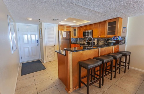 Madeira Beach Condo | Self Check-in-out/Extra clean Across from John's Pass/view of Bridge/much more