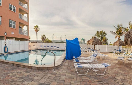 Madeira Beach Condo | Self Check-in-out/Extra clean Across from John's Pass/view of Bridge/much more