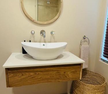 Wellington Apartment | Self Check-in River View Suite