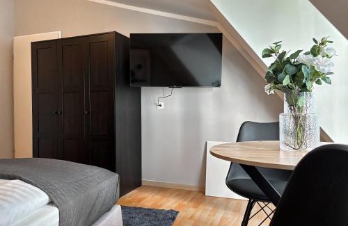 Ottakring Apartment | Self Check In Rooms I 4 Min to U3 Ottakring I Fast Wifi